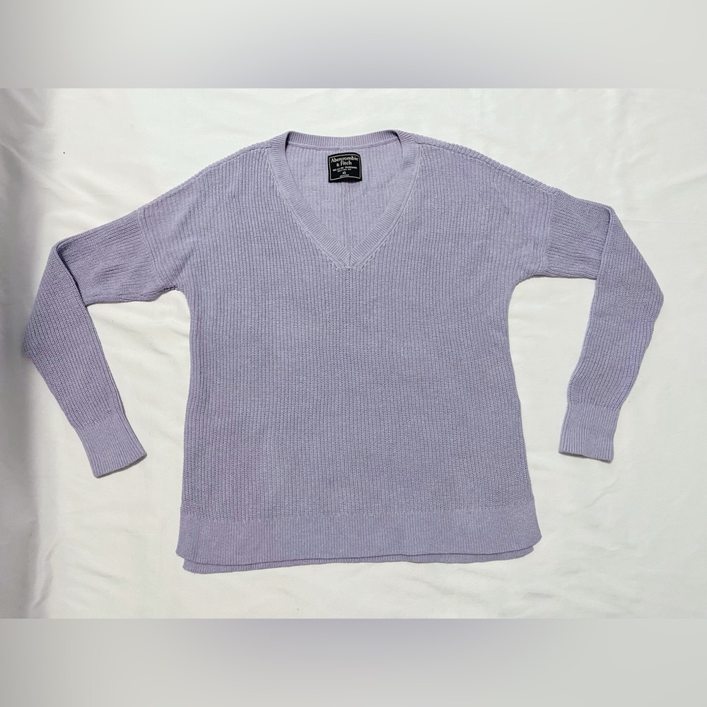 Abercrombie & Fitch V-Neck Long Sleeve Sweater